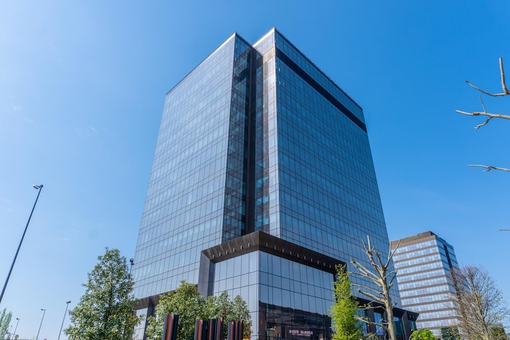 Sarvottam Universal Hub commercial business hub with office suites and retail in Greater Noida